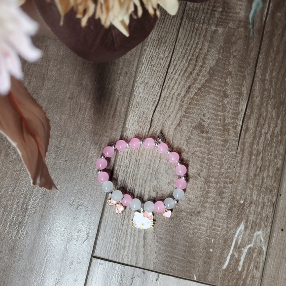 NWT Hello Kitty Pink and White Beaded Bracelet Stretchy Charm Jewelry 18cm - Picture 4 of 10